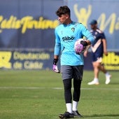 El guardameta Ángel Pérez termina su etapa en el Cádiz CF.