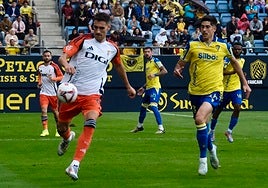 Dónde ver Oviedo - Cádiz: canal de TV y streaming online del partido de LaLiga Hypermotion