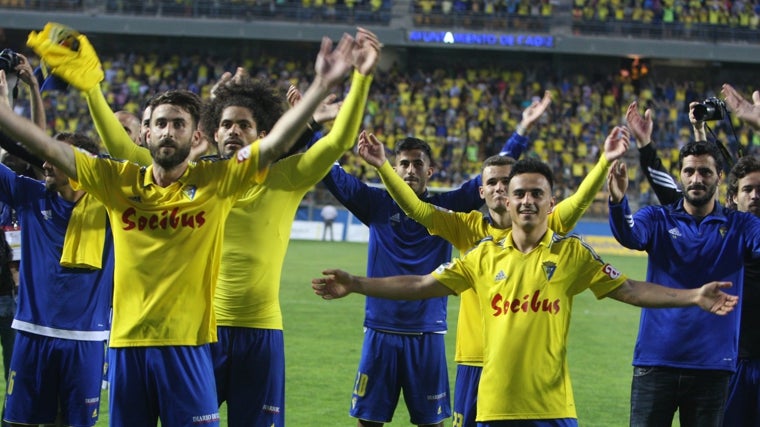 En las tres primeras temporadas después de su último ascenso a Segunda consiguió 64 puntos el Cádiz CF.
