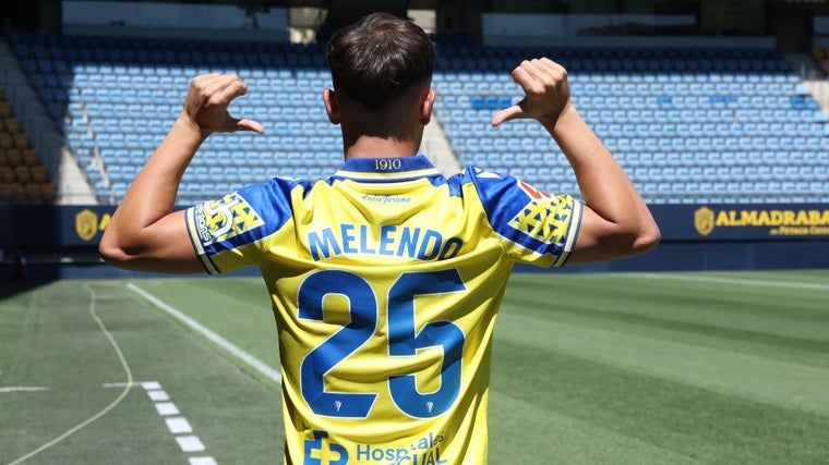 Óscar Melendo a su llegada al Cádiz CF.