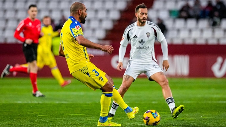 Fali, central del Cádiz CF.