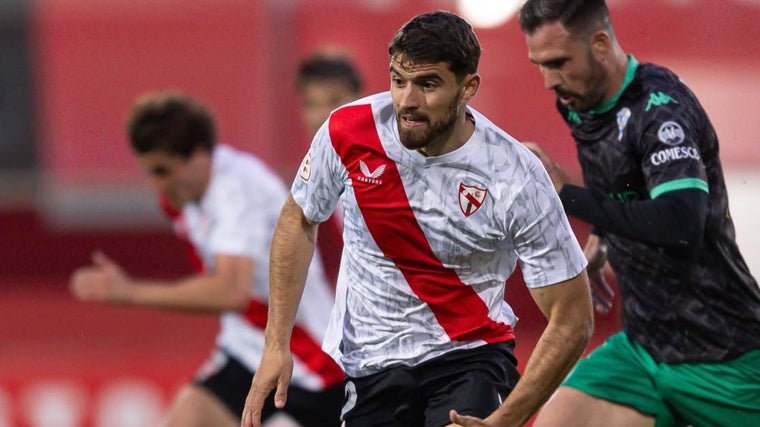 Álvaro García Pascual durante su paso por el Sevilla Atlético.