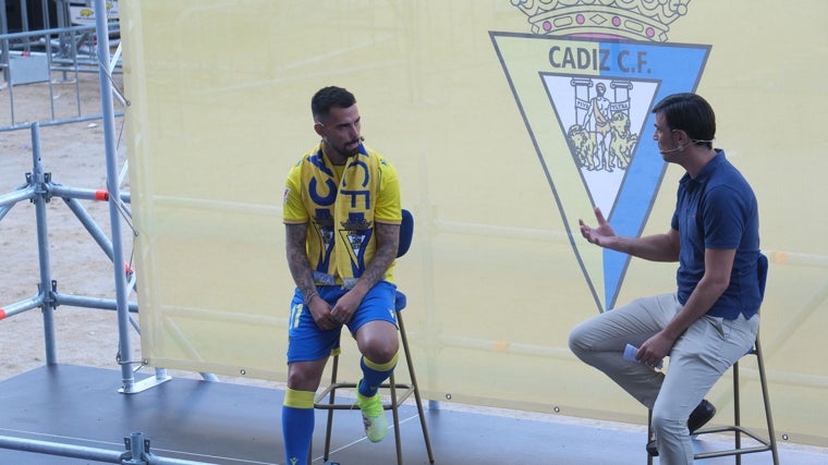 Suso junto a José Grima durante su presentación como nuevo jugador del Cádiz CF.