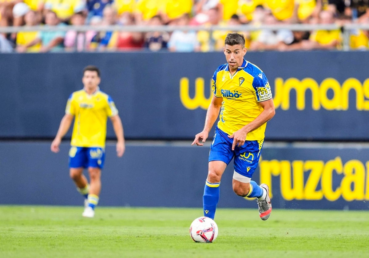 Rubén Alcaraz, en un partido con el Cádiz CF