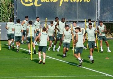 Exceso de jugadores en la primera toma de contacto del Cádiz CF