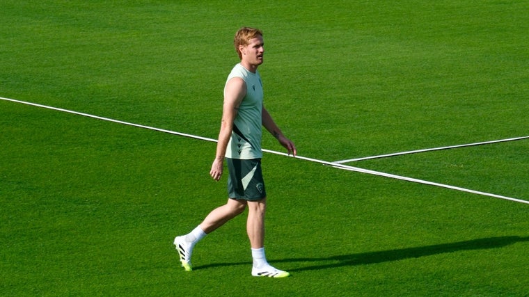 Álex sigue siendo el capitán del Cádiz CF.