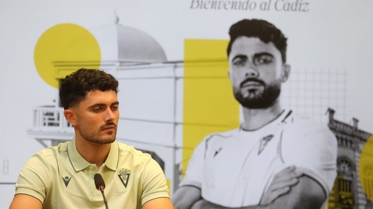El centrocampista Sergio Ortuño inicia una nueva e ilusionante etapa en el Cádiz CF.