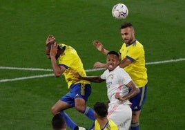 Cala: «La posición de central está cubierta en el Cádiz CF»