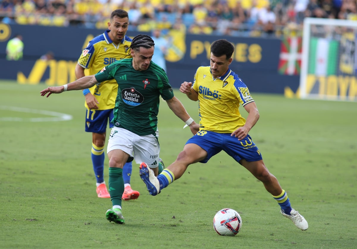 Matos, lateral izquierdo del Cádiz CF.