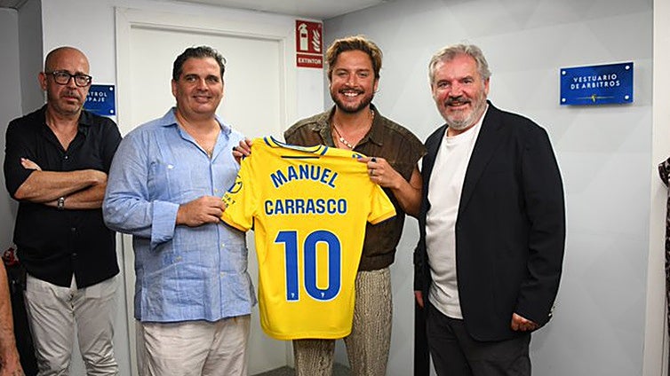 El regalo del Cádiz CF al madridista Manuel Carrasco