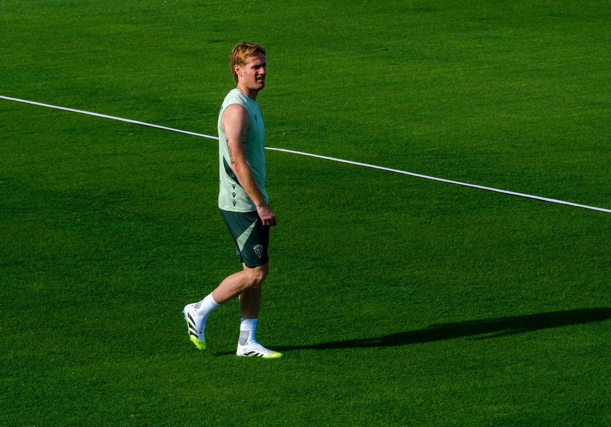 Álex Fernández, capitán y centrocampista del Cádiz CF.