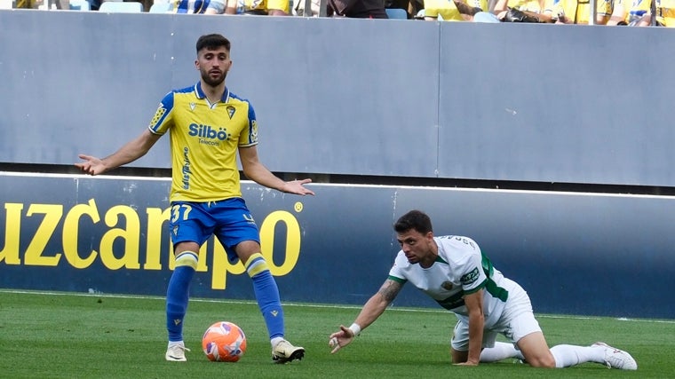 Mario Climent, lateral izquierdo del Cádiz CF.
