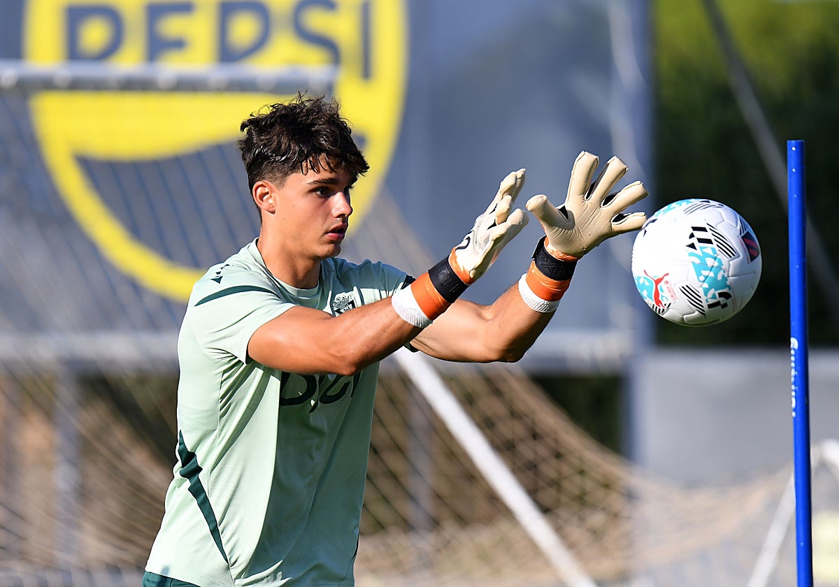 Fer Pérez ha llegado del Valladolid B para ser el tercer portero.