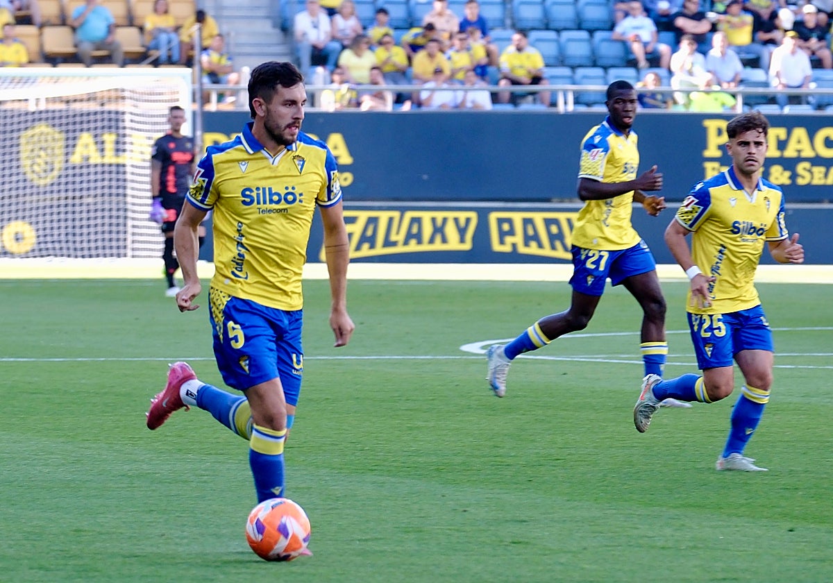 Víctor Chust abandona el Cádiz CF.