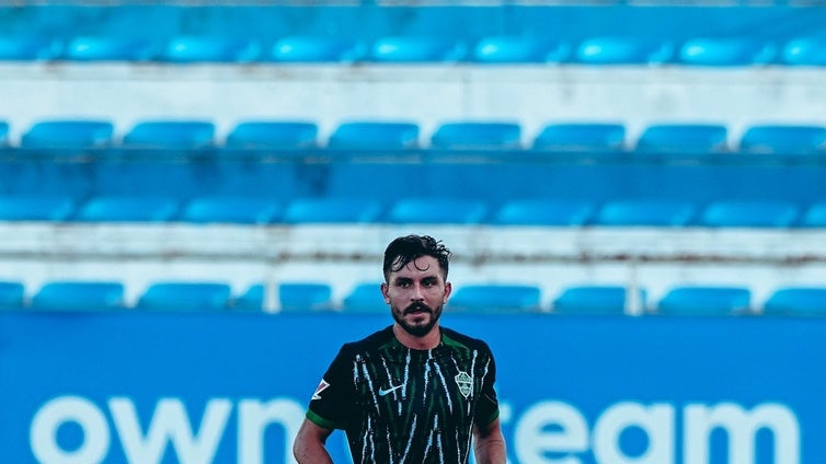 Víctor Chust ya defiende la camiseta del Elche CF