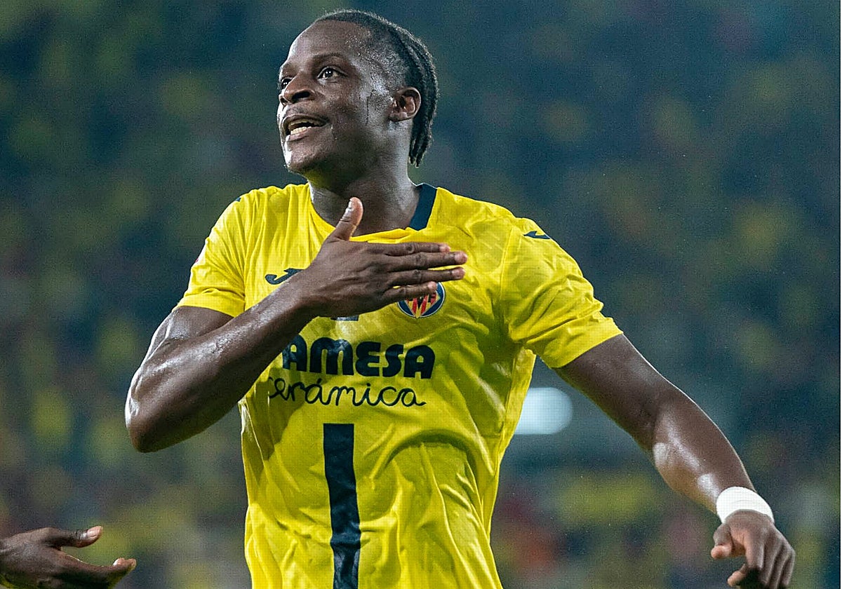 Etta Eyong celebra el tanto ante el Real Oviedo