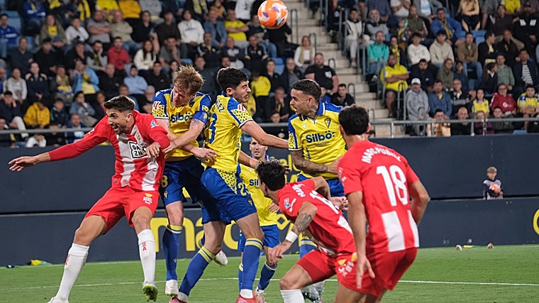 Carlos Fernández durante su etapa en el Cádiz CF.