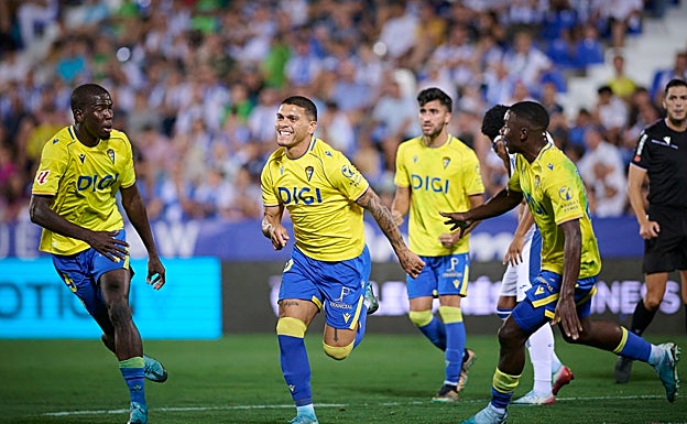 Ocampo celebra el empate.