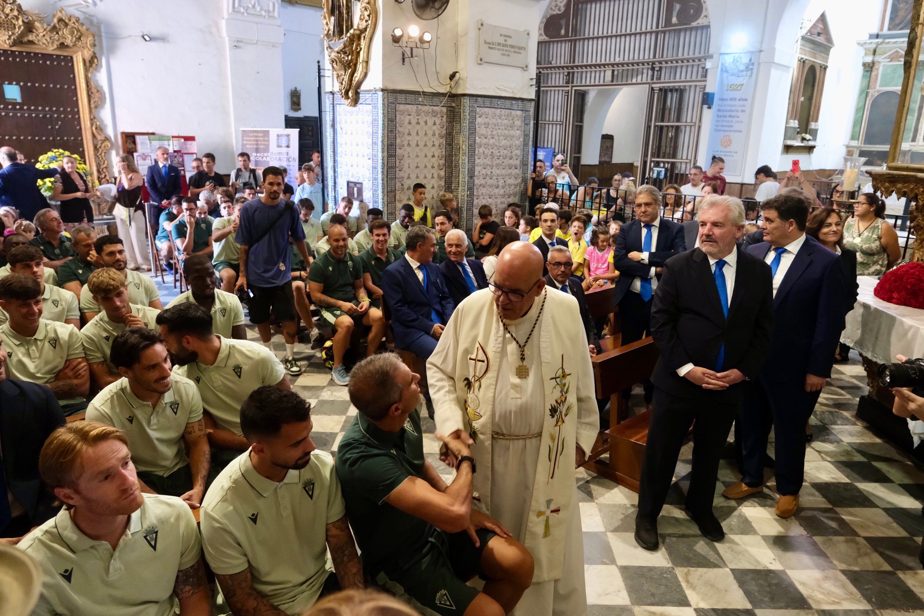 Las imágenes de la visita del Cádiz CF a la Patrona
