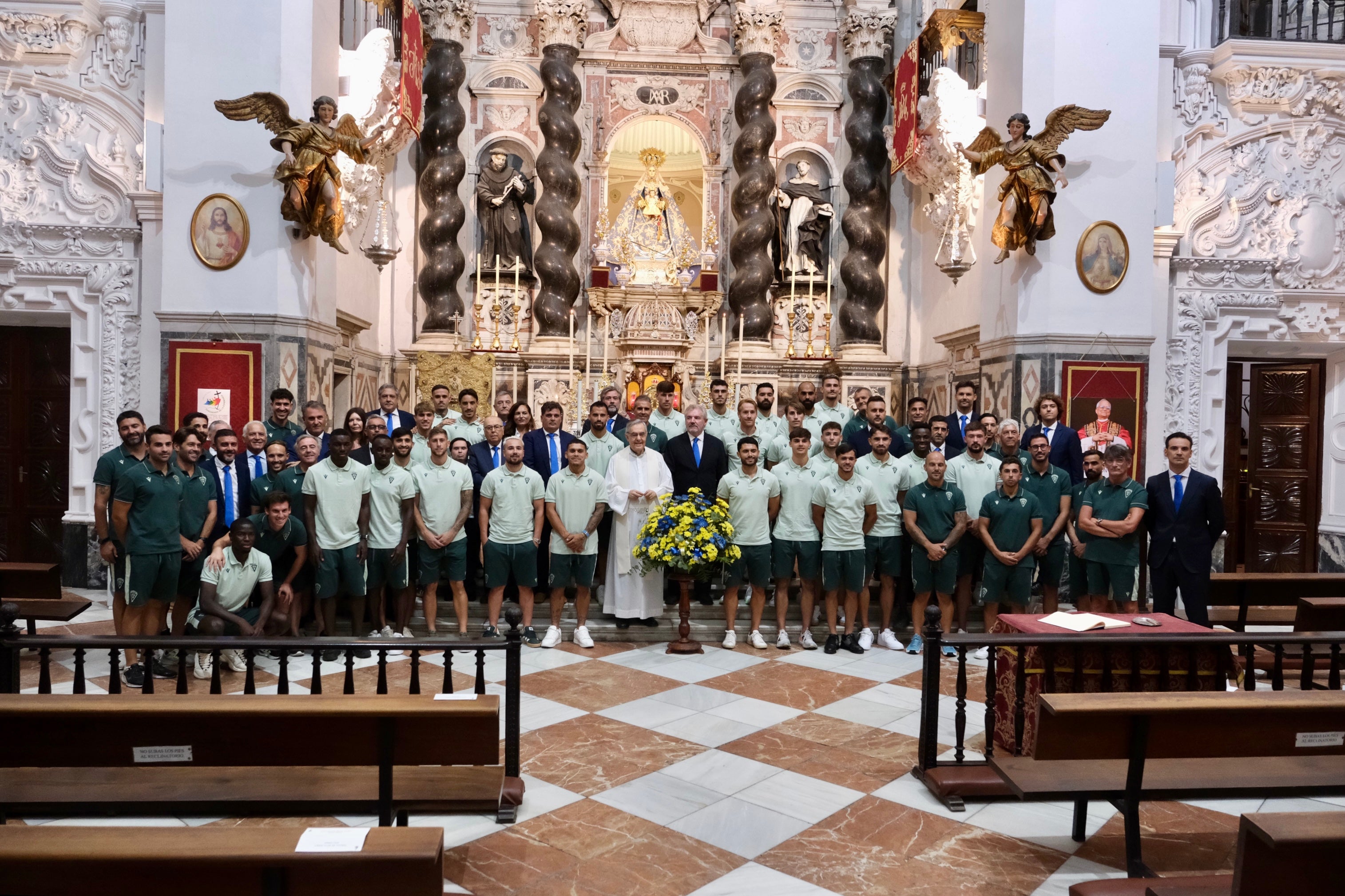 Las imágenes de la visita del Cádiz CF a la Patrona