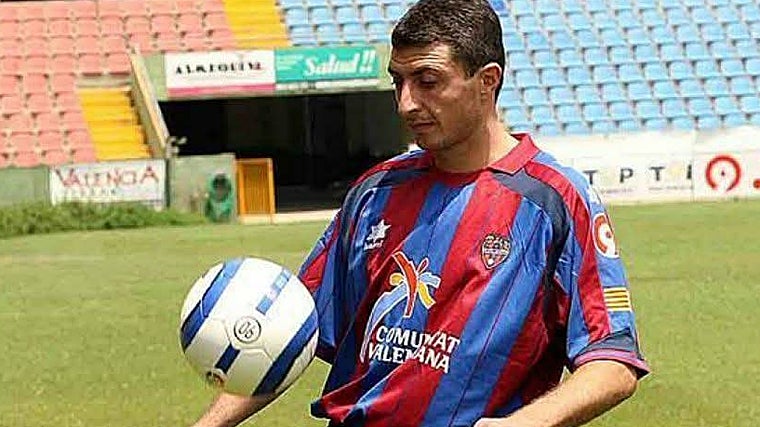 El delantero georgiano Shota Arveladze se retiró en el Levante.