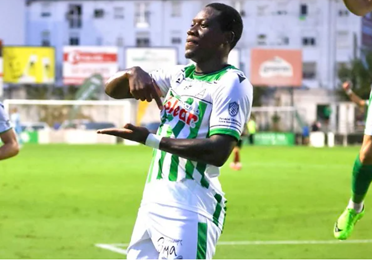 Mwepu celebra un tanto en El Palmar