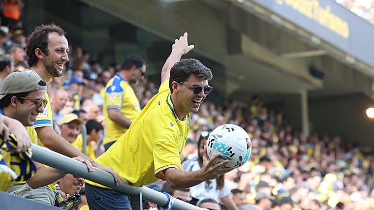 La afición del Cádiz CF está con su equipo.