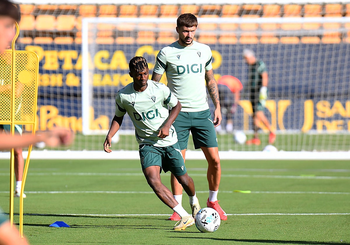 Kovacevic y Efe, en un entrenamiento.