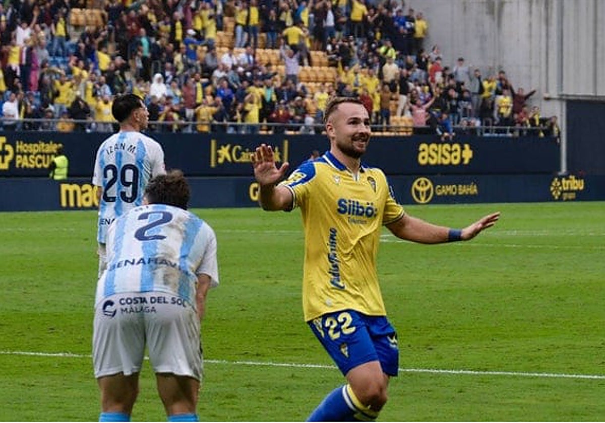 Ontiveros regresa a una convocatoria del Cádiz CF