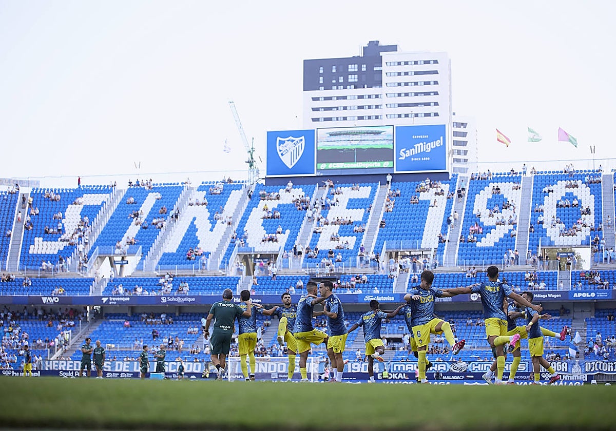 Los insultos al Cádiz comenzaron desde bien prontito.