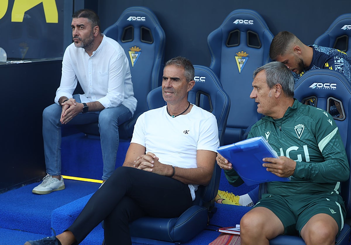 Garitano junto a Patxi Ferreira en el banquillo