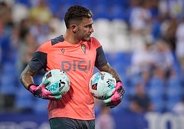 Víctor Aznar echa el cerrojo en la portería del Cádiz CF