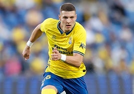 Las Palmas recurre la roja a su delantero Lukovic para que pueda estar ante el Cádiz CF