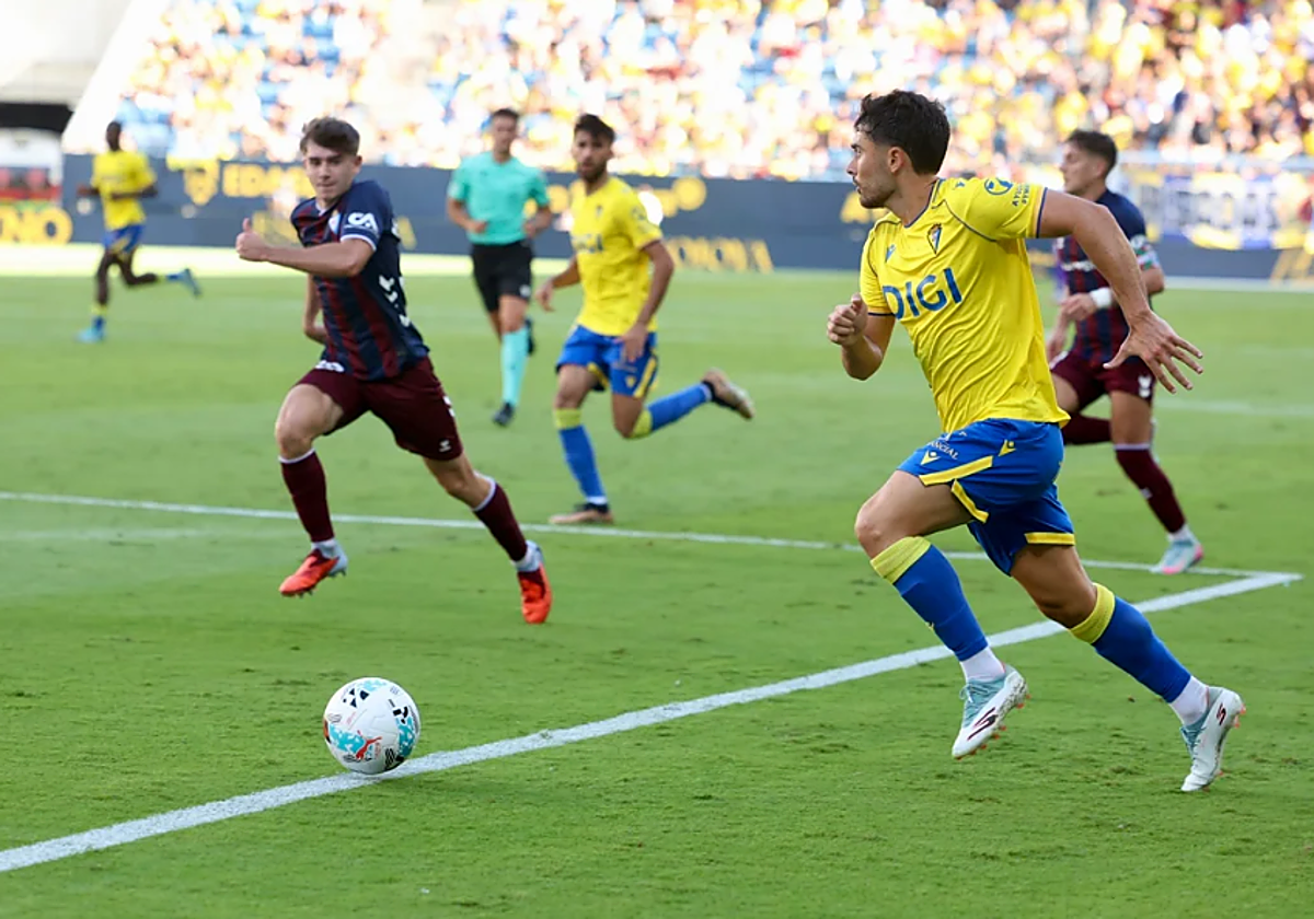 Sergio Ortuño, durante el Cádiz - Eibar