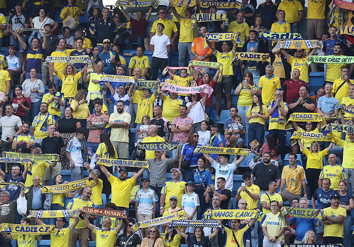 El Cádiz CF vuelve a jugar en su Estadio.