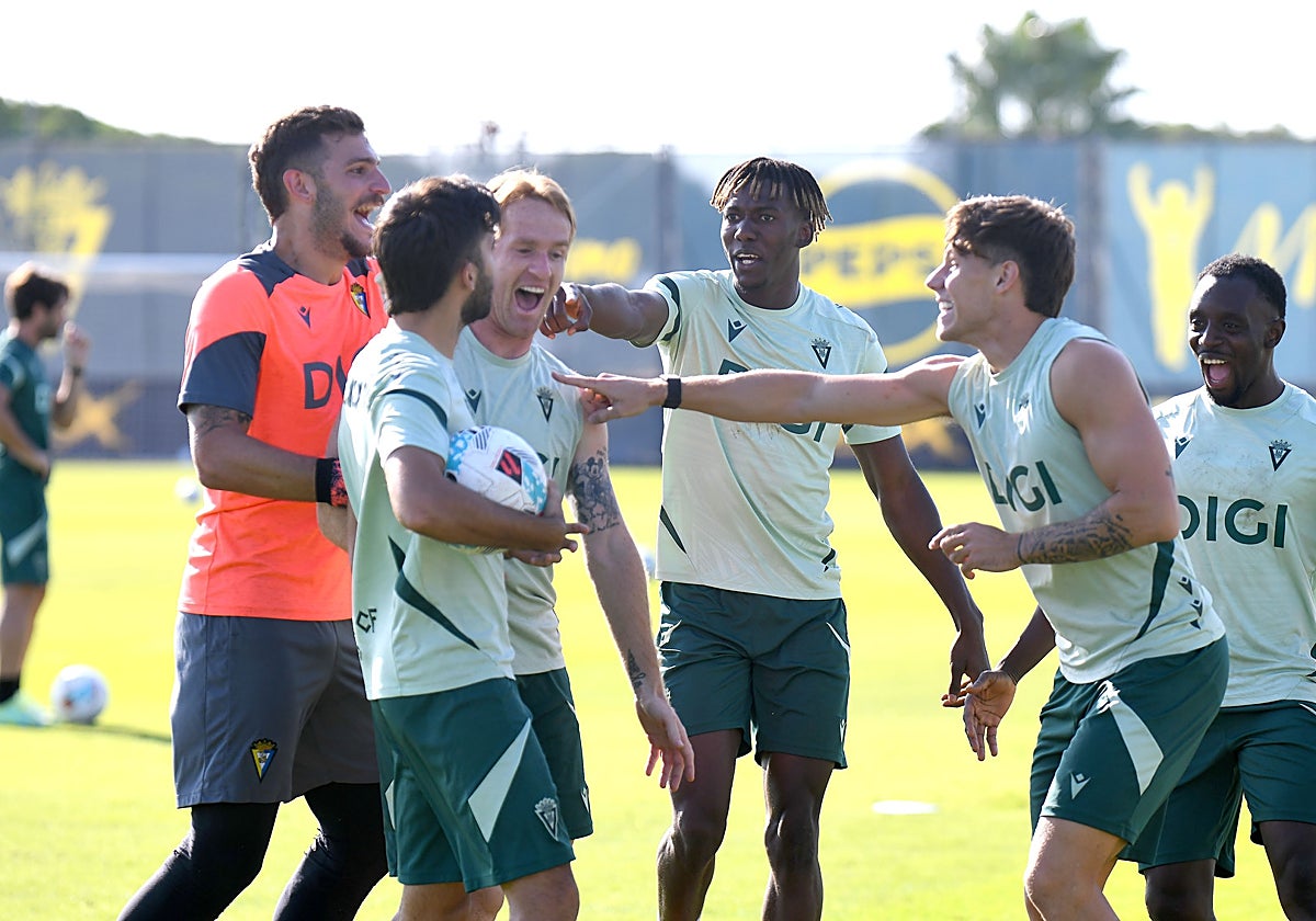 El tropiezo en Las Palmas no se ha llevado la alegría en El Rosal.
