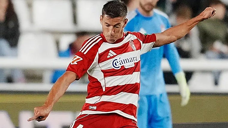 Rubén Alcaraz se marchó del Cádiz CF y ahora juega en el Granada CF.