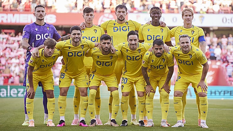 Once titular del Cádiz CF en Los Cármenes ante el Granada.