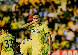 El «hombre gol» reclama atención