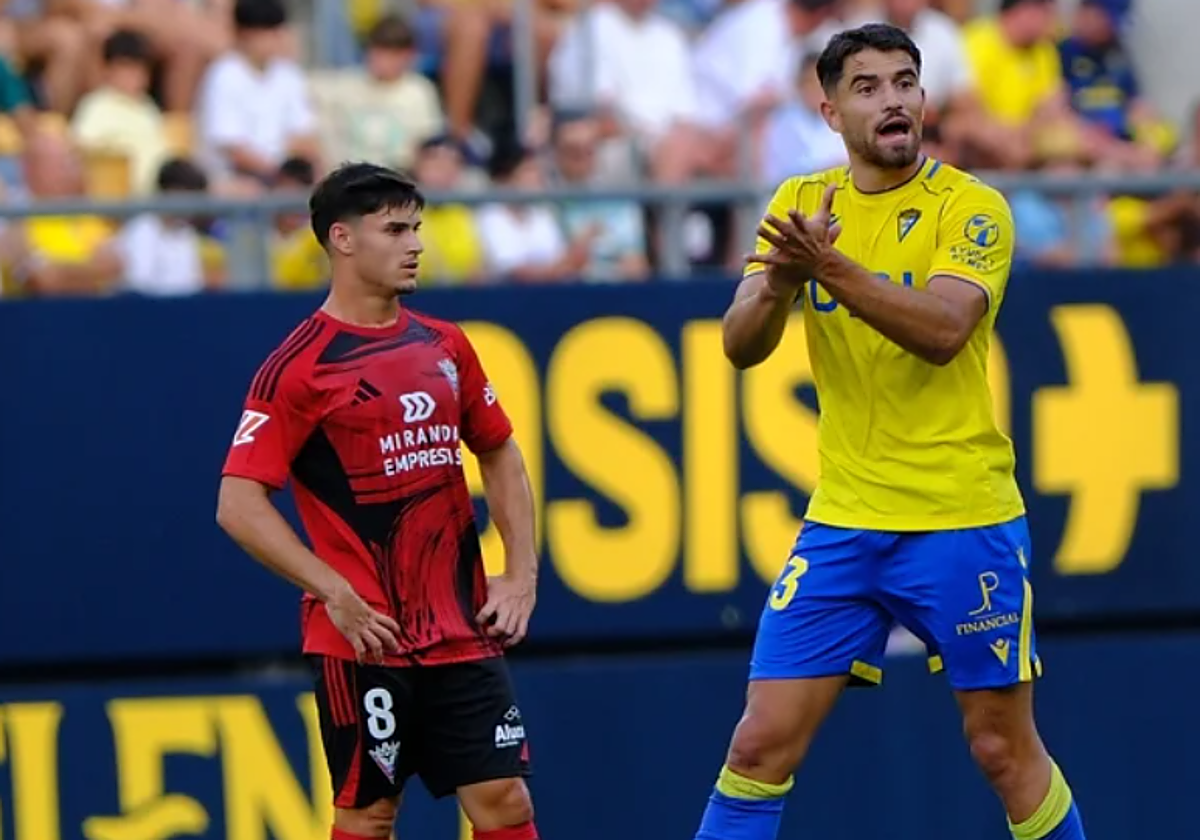 Álvaro García Pascual, durante el Cádiz - Mirandés
