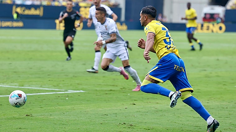 Raúl Pereira durante el Cádiz - Ceuta esta temporada.