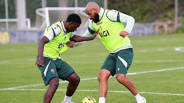 Fali se deja barba para dejarse volver a ver sobre el verde del Rosal