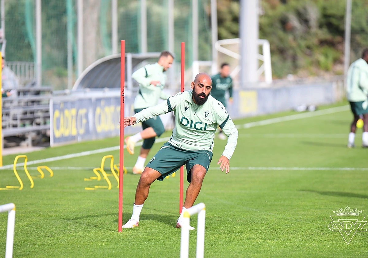 Fali seguirá de baja una temporada más.