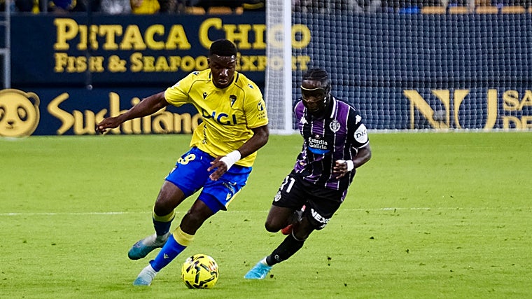 Alfred Caicedo durante el Cádiz - Valladolid.