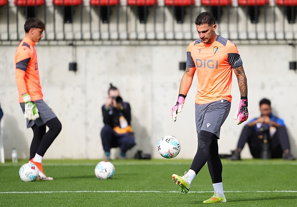 El guardameta Víctor Aznar es una pieza indispensable en este Cádiz CF.