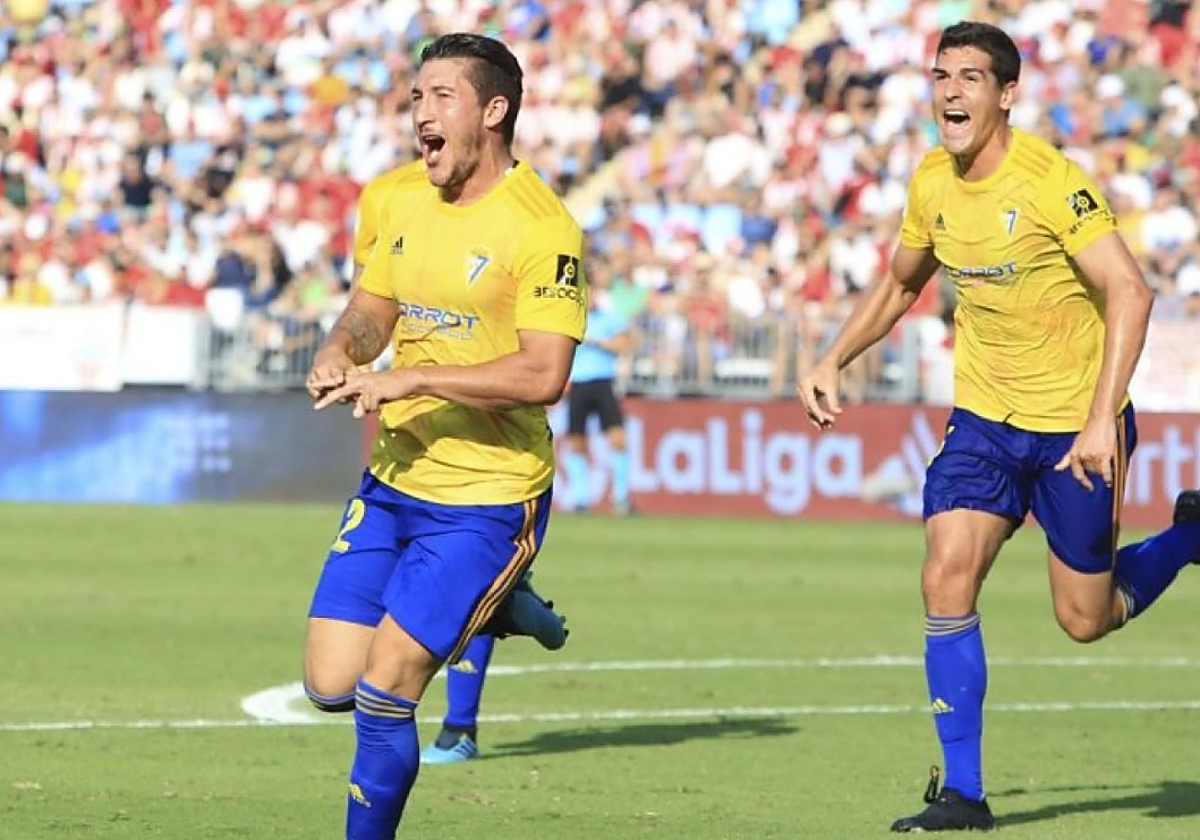 Un gol del 'Pacha' Espino en el minuto 89 selló la victoria amarilla en Almería en la 19/20