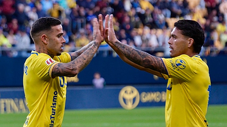 Roger Martí junto a Brian Ocampo.