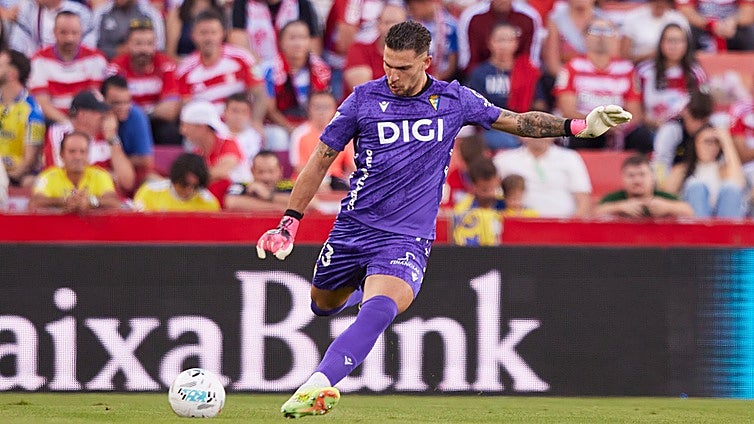 Alineaciones oficiales del Córdoba - Cádiz de La Liga Hypermotion 2025-2026 hoy: onces y banquillo de suplentes