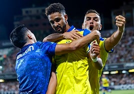 Cadistas Fin@s no se olvida de 'uno de los nuestros': premio a Chris Ramos