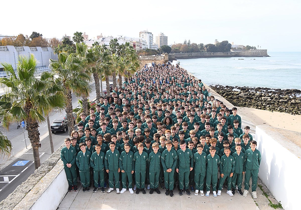 Todos los equipos del club en la Punta San Felipe.